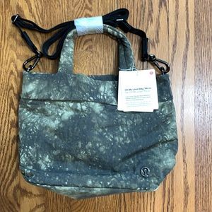 Lululemon On My Level Bag